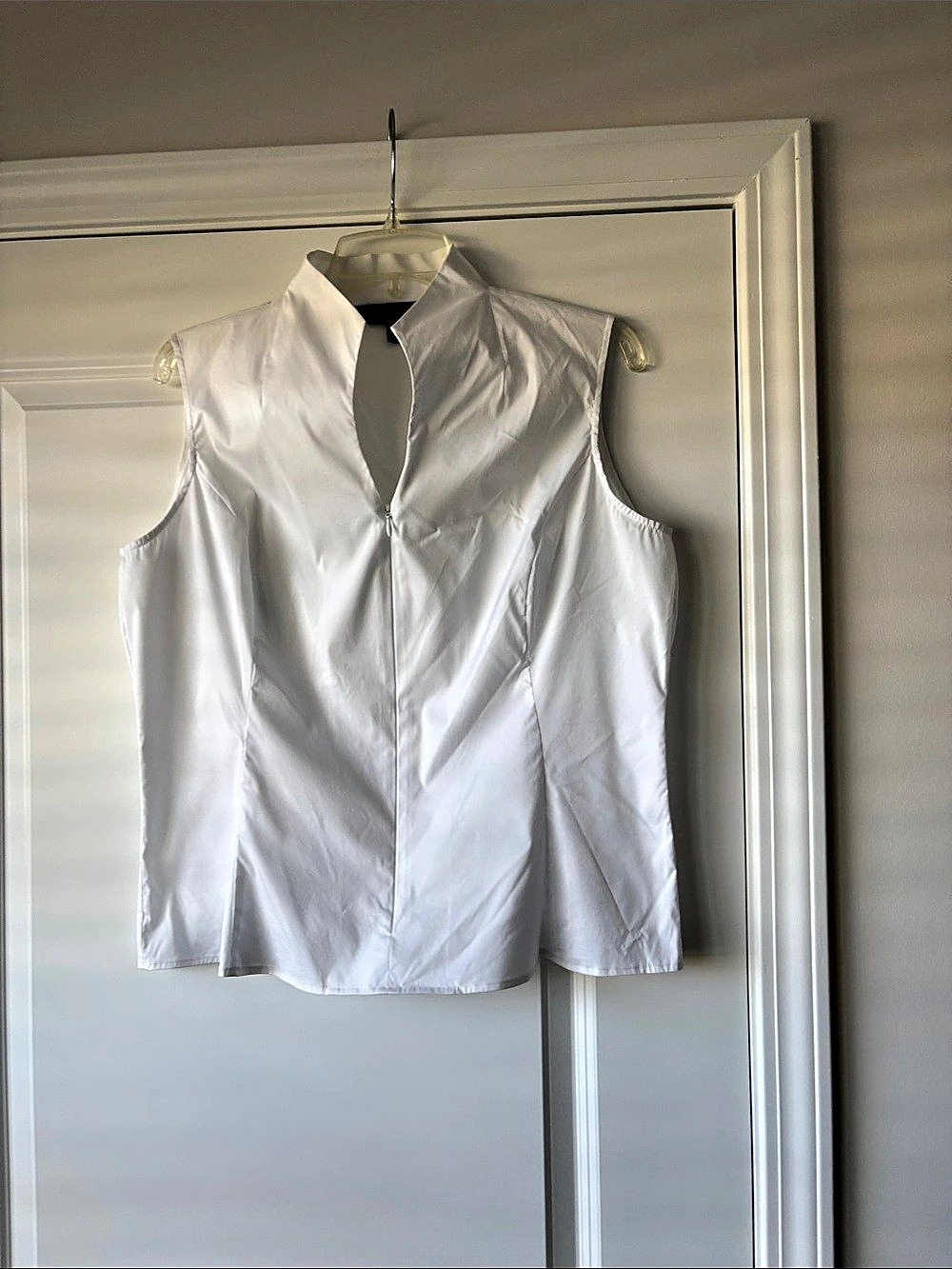 White Sleeveless Zip front like new